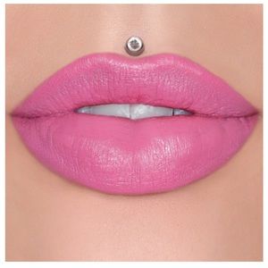 RESTOCK | ONE IN STOCK 🚨JEFFREEE STAR VELVET TRAP LIPSTICK ( HOLY FASHION💄)